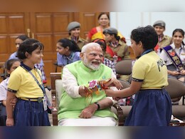 कुछ इस अंदाज में पीएम मोदी ने स्कूली बच्चों संग मनाया रक्षाबंधन कुछ इस अंदाज में पीएम मोदी ने स्कूली बच्चों संग मनाया रक्षाबंधन