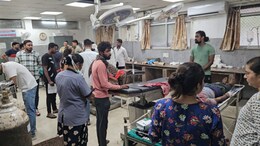 अजमेर में युवक ने पत्नी, ससुर और साले पर किया तलवार से हमला, खुद के गर्दन पर भी मारकर किया घायल