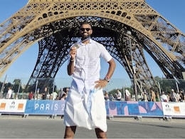 With Hockey Bronze, PR Sreejesh Poses In Traditional Costume In Front Of Eifel Tower