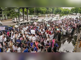 डॉक्टर की हत्या: देशभर में डॉक्टरों का विरोध प्रदर्शन, हड़ताल के दौरान क्या खुला रहेगा और क्या बंद? डॉक्टर की हत्या: देशभर में डॉक्टरों का विरोध प्रदर्शन, हड़ताल के दौरान क्या खुला रहेगा और क्या बंद?