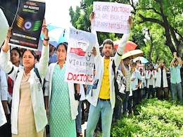 Free OPD Today Outside Health Ministry By Delhi Doctors On Strike: 10 Points Free OPD Today Outside Health Ministry By Delhi Doctors On Strike: 10 Points