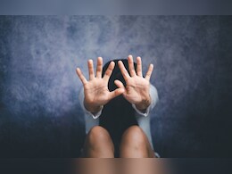 सोशल मीडियावर ओळख, भेटायला बोलावलं, गुजरातमध्ये नेलं..  मुंबईतल्या 13 वर्षांच्या मुलीसोबत भयंकर घडलं