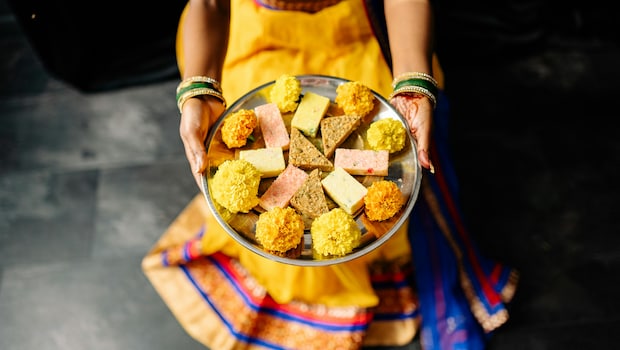 Ponnonam Varavayi: From Kasavu Sarees To Onam Veshti, Get Festive Ready With Myntra