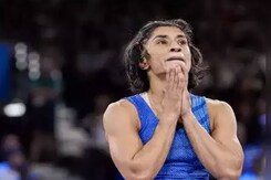 Vinesh Phogat के Silver Medal के दावे पर खेलों की सबसे बड़ी अदालत अब 16 August को सुनाएगी फ़ैसला Vinesh Phogat के Silver Medal के दावे पर खेलों की सबसे बड़ी अदालत अब 16 August को सुनाएगी फ़ैसला