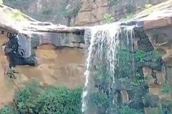 पहाड़ियों के बीच बसा धुंधेश्वर धाम, महाभारत काल से जुड़ा है इतिहास