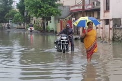 Madhya Pradesh Flood: Jabalpur में भारी बारिश घरों में घुसा पानी Madhya Pradesh Flood: Jabalpur में भारी बारिश घरों में घुसा पानी