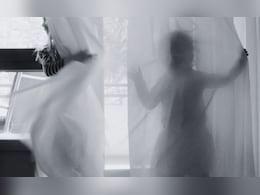 लपंडाव खेळताना चिमुरडी घरात लपली; नराधमाने आत ओढलं, कडी लावली अन्...; संतापजनक प्रकार