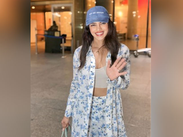 Priyanka Chopra Checks Into Mumbai - Scenes From The Airport