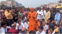 Rajasthan: भिवाड़ी में सड़क जाम करके धरने पर बैठे व्यापारी, MLA बालक नाथ से बोले- 'हमने BJP को वोट दिया है, चैन से रोटी खानी है'