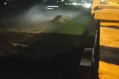 Karnataka's Tungabhadra Dam Gate Gets Washed Away, Locals On Alert Karnataka's Tungabhadra Dam Gate Gets Washed Away, Locals On Alert