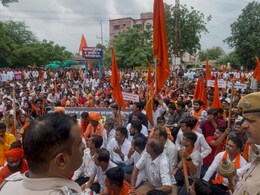 बांग्लादेशी हिंदुओं के लिए सांचौर से उठी आवाज, बाजार बंद करके लोगों ने निकाली विशाल आक्रोश रैली बांग्लादेशी हिंदुओं के लिए सांचौर से उठी आवाज, बाजार बंद करके लोगों ने निकाली विशाल आक्रोश रैली