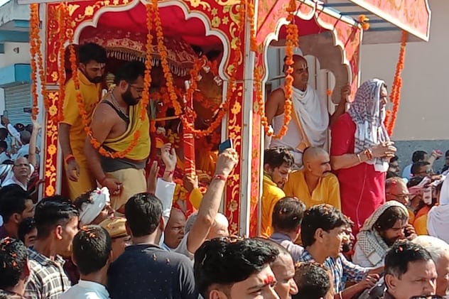 पीठाधीश्व राघवाचार्य जी की बैकुंठ रथ यात्रा पीठाधीश्व राघवाचार्य जी की बैकुंठ रथ यात्रा