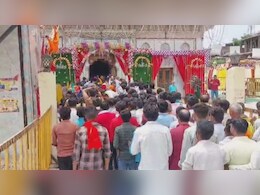 Krishna Janmashtami 2024: अद्भुत रूप में नजर आए लड्डू गोपाल, पहनाए गए सोने-हीरे से आभूषण