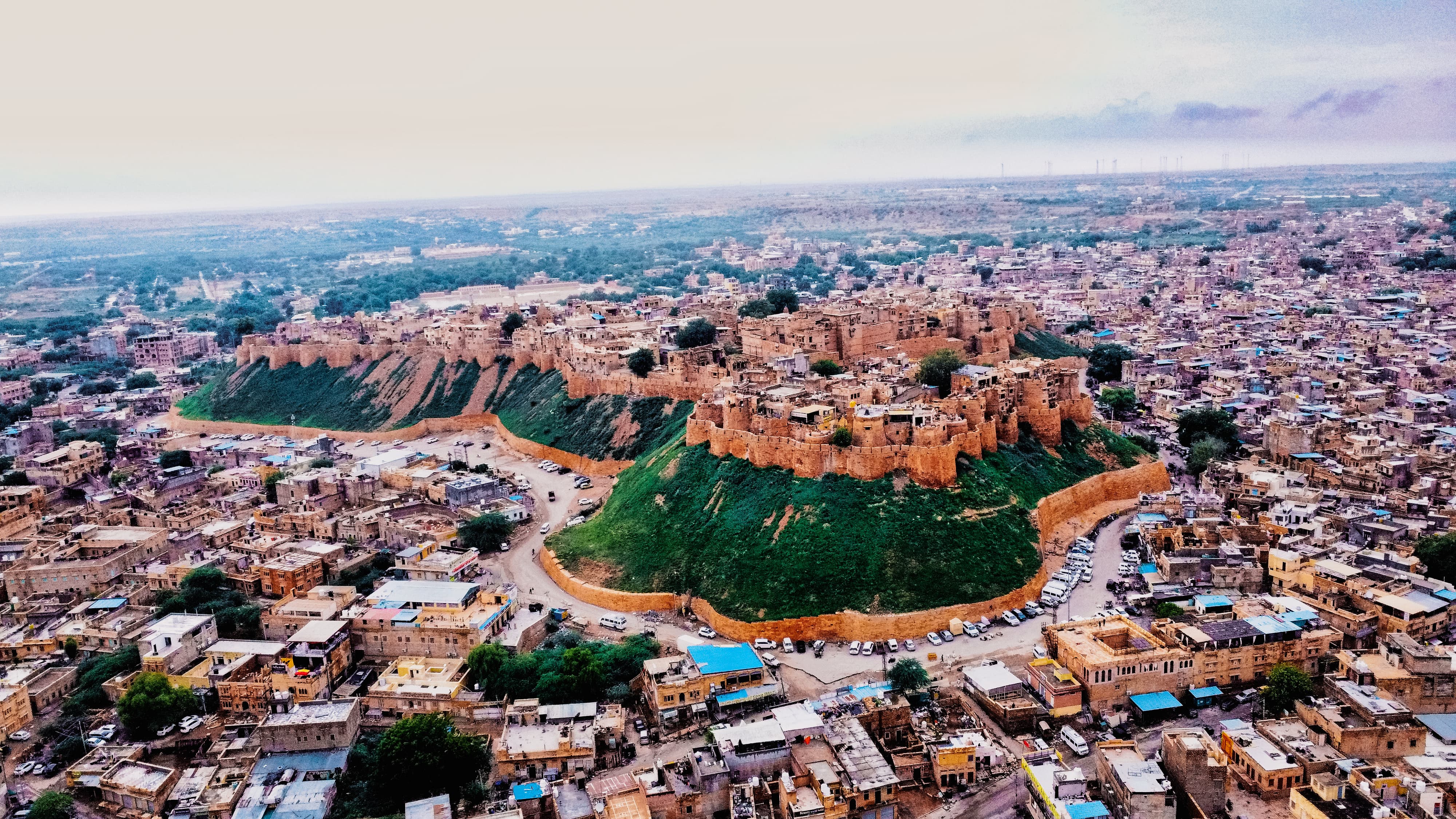 Jaisalmer Foundation Day: 869 साल का हुआ जैसलमेर, मुगल हो या अंग्रेज कभी नहीं कर सके फतह, पाकिस्तान को दो बार चटाई धूल | Jaisalmer turned 869 years old Mughals and the