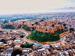 Jaisalmer Foundation Day: 869 साल का हुआ जैसलमेर, मुगल हो या अंग्रेज कभी नहीं कर सके फतह, पाकिस्तान को दो बार चटाई धूल Jaisalmer Foundation Day: 869 साल का हुआ जैसलमेर, मुगल हो या अंग्रेज कभी नहीं कर सके फतह, पाकिस्तान को दो बार चटाई धूल