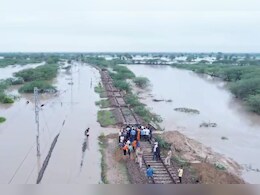 Railway: राजस्थान में आफत की बारिश, रेलवे ट्रैक पर भरा पानी; 3 दिन से पाली आने वाली सभी ट्रेनें बंद Railway: राजस्थान में आफत की बारिश, रेलवे ट्रैक पर भरा पानी; 3 दिन से पाली आने वाली सभी ट्रेनें बंद