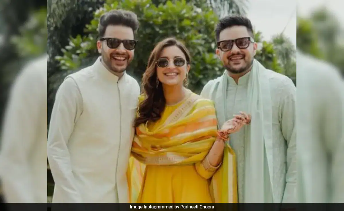 Raksha Bandhan 2024: Parineeti Chopra Wishes Her Brothers Over "Video Call"