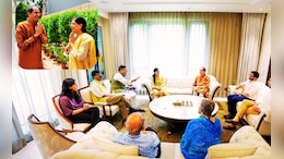 मुंबईतील विधानसभा जागांसाठी ठाकरे पोहोचले केजरीवालांच्या घरी?&nbsp; 'आप' मविआत सामील होणार?&nbsp;
