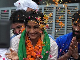 मायदेशी परतताच बदललं मन, विनेश फोगाटनं केली मोठी घोषणा मायदेशी परतताच बदललं मन, विनेश फोगाटनं केली मोठी घोषणा