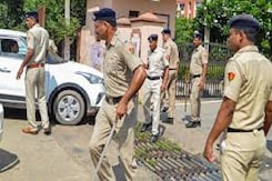 Chhindwara News:  लड़की को मैसेज कर नशे में मिलने गए constable के साथ ग्रामीणों ने की मारपीट | MP Chhindwara News:  लड़की को मैसेज कर नशे में मिलने गए constable के साथ ग्रामीणों ने की मारपीट | MP