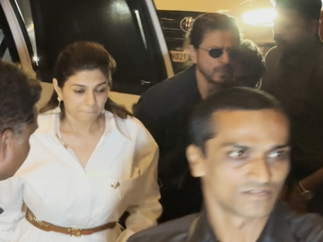 Shah Rukh Khan Makes A Stylish Appearance At Siddharth Anand's Birthday Bash