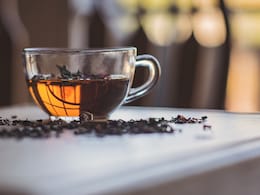 Here's Why You Should Sip On Clove Tea Regularly Here's Why You Should Sip On Clove Tea Regularly