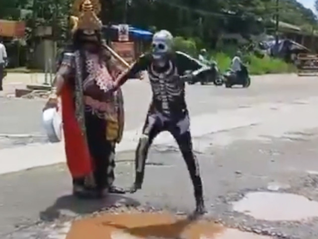 Video: "Yamaraja" Conducts Long Jump Competition On Pothole-Ridden Road