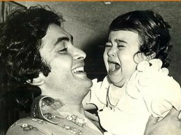 बात न बिगड़ती तो ऋषि कपूर की गोद में दिख रही बच्ची होती बच्चन खानदान की बहू, तीन दफा हुआ इश्क, एक बार सगाई और फिर टूटी 13 साल की शादी बात न बिगड़ती तो ऋषि कपूर की गोद में दिख रही बच्ची होती बच्चन खानदान की बहू, तीन दफा हुआ इश्क, एक बार सगाई और फिर टूटी 13 साल की शादी