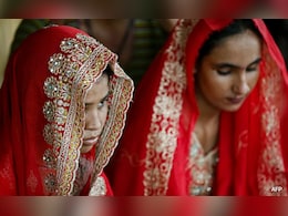 पाकिस्तान में नाबालिग हिंदू लड़की को अगवा कर उम्रदराज व्यक्ति से शादी कराई, धर्म बदल कर मुसलमान बनाया पाकिस्तान में नाबालिग हिंदू लड़की को अगवा कर उम्रदराज व्यक्ति से शादी कराई, धर्म बदल कर मुसलमान बनाया
