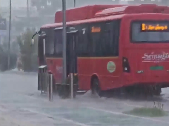 Rain Lashes Out Parts Of Srinagar