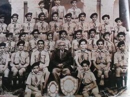 अमिताभ बच्चन ने शेयर की अपनी 70 साल पुरानी फोटो, टूर्नामेंट जीतने पर स्कूल में खिंची थी ग्रुप फोटो