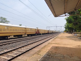 Indian Railways: यात्रीगण कृपया ध्यान दें... कोरिया से गुजरने वाली 11 ट्रेनें रद्द, Delhi जाने वाली इस ट्रेन का रूट बदला