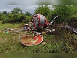 मुंबईहून हैदराबादला निघालेलं हेलिकॉप्टर पुण्यात कोसळलं, दुर्घटनेचा VIDEO आला समोर