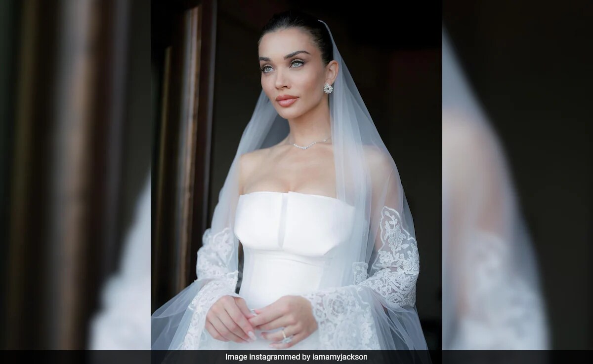 "Hopeless Romantic" Bride Amy Jackson Shares New Pics From Wedding In Italy