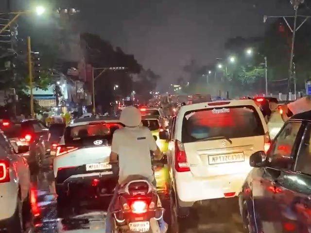 Heavy Rains Cause Waterlogging, Traffic Chaos; School Holiday Declared