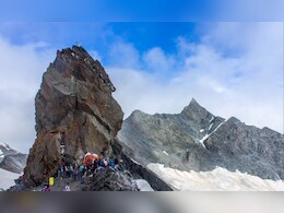 हिमाचल प्रदेश : श्रीखण्ड महादेव के पास टूटा ग्लेशियर-फटा बादल, तबाह हुआ गांव; 3 दर्जन लोग लापता हिमाचल प्रदेश : श्रीखण्ड महादेव के पास टूटा ग्लेशियर-फटा बादल, तबाह हुआ गांव; 3 दर्जन लोग लापता