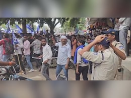 Bharat Band के दौरान यहां फिर हुई हिंसा, सुरक्षाबलों की मुस्तैदी के बावजूद उपद्रवियों ने पुलिस पर कर दिया हमला