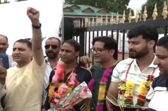 J&K News | Kashmiri Hindus And Muslims Conduct Unity March On Independence Day In Srinagar J&K News | Kashmiri Hindus And Muslims Conduct Unity March On Independence Day In Srinagar