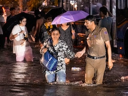 दिल्ली-NCR मध्ये तुफान पावसामुळे दाणादाण; शाळांना सुट्टी, हवाई वाहतुकीवरही परिणाम! दिल्ली-NCR मध्ये तुफान पावसामुळे दाणादाण; शाळांना सुट्टी, हवाई वाहतुकीवरही परिणाम!