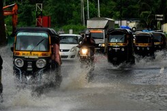 Heavy Rain Alert: हो जाएं सावधान, आज इन जिलों में बरसेंगी 'आफत की बूंदें' Heavy Rain Alert: हो जाएं सावधान, आज इन जिलों में बरसेंगी 'आफत की बूंदें'