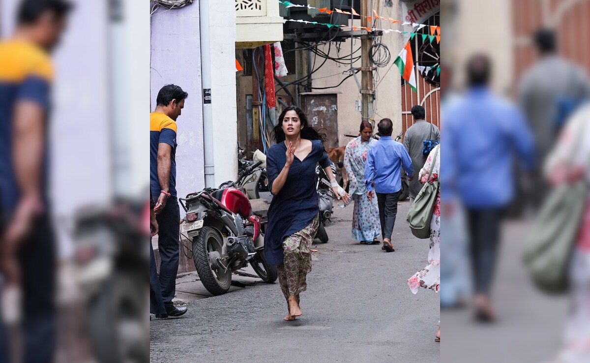 For <i>Ulajh</i> Climax Scene, Janhvi Kapoor Ran Barefoot 1,000 Meters In Bhopal