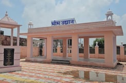 स्विजरलैंड से MBA कर सरपंच बने  दिव्यांश, बदल दी गांव की तस्वीर! स्विजरलैंड से MBA कर सरपंच बने  दिव्यांश, बदल दी गांव की तस्वीर!