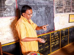 MP Primary Teachers: खतरे में आई मध्य प्रदेश के 500 से अधिक शिक्षकों की नौकरी, जानिए क्या है पूरा मामला? MP Primary Teachers: खतरे में आई मध्य प्रदेश के 500 से अधिक शिक्षकों की नौकरी, जानिए क्या है पूरा मामला?