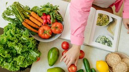 Returning To Work After A Break? Here's How To Fix Your Diet Fast