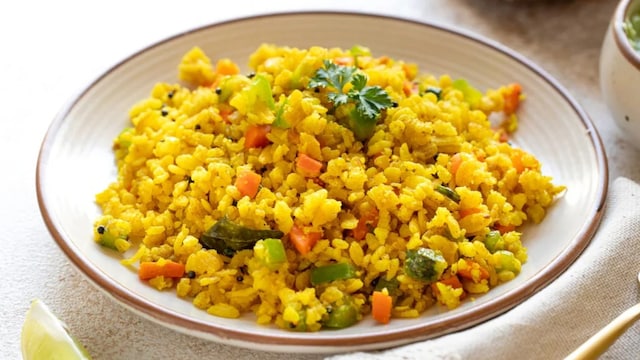 From Poha To Dal Cheela: Nutritionist Rates Popular Breakfasts From Worst To Best