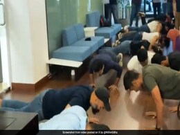 Watch: Zerodha's Nithin Kamath Takes Part In Impromptu Workout Session With His Colleagues Watch: Zerodha's Nithin Kamath Takes Part In Impromptu Workout Session With His Colleagues