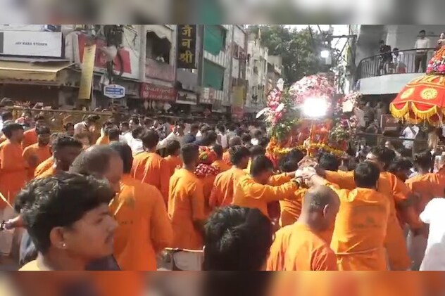 बाबा महाकाल चंद्रमोलेश्वर स्वरूप में प्रजा का हाल जानने निकले.