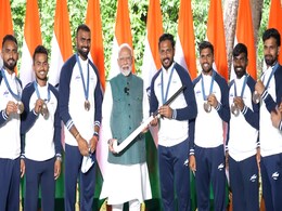 Paris Olympics 2024: पीएम मोदी ने की पेरिस से लौटे एथलीटों से मुलाकात, हॉकी टीम के कप्तान ने दिया खास तोहफा Paris Olympics 2024: पीएम मोदी ने की पेरिस से लौटे एथलीटों से मुलाकात, हॉकी टीम के कप्तान ने दिया खास तोहफा