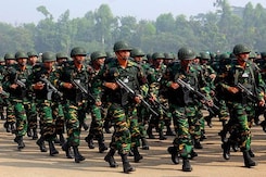 Bangladesh Violence: कैसे 3-3 देशों की चाल में फंस गया था बांग्लादेश? | Sheikh Hasina | NDTV India Bangladesh Violence: कैसे 3-3 देशों की चाल में फंस गया था बांग्लादेश? | Sheikh Hasina | NDTV India