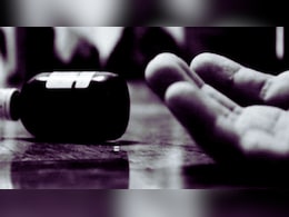 डीबी अस्पताल में ट्रेनिंग कर रही युवती ने खाया जहर, इमरजेंसी के नर्सिंग इंचार्ज पर लगाये गंभीर आरोप डीबी अस्पताल में ट्रेनिंग कर रही युवती ने खाया जहर, इमरजेंसी के नर्सिंग इंचार्ज पर लगाये गंभीर आरोप